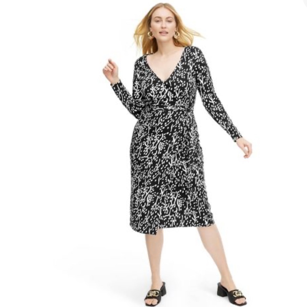 Diane von Furstenberg WRAP DRESS
SIZE XL (NWT)